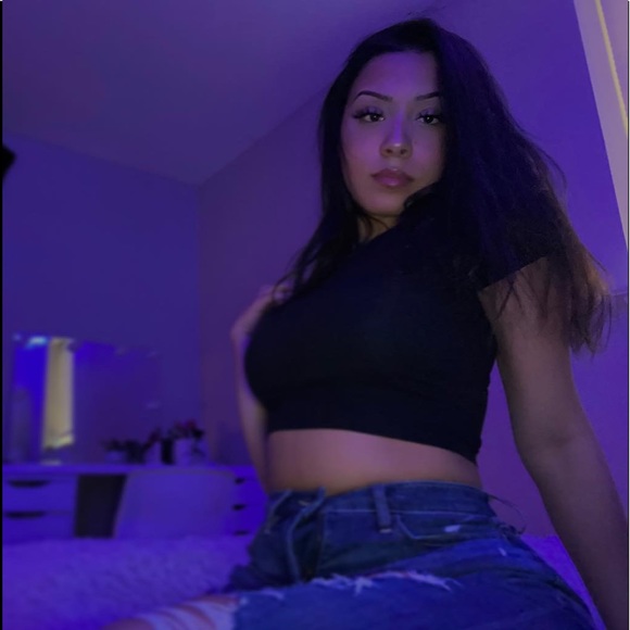 Meet your Posher, Isis - Picture 1 of 1